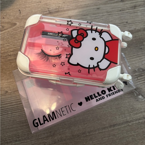 Hello Kitty Glamnetic Lash Set - Picture 4 of 5